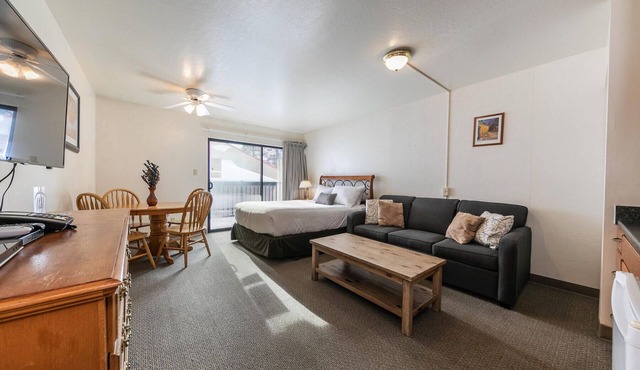 Cozy Studio #226 at Donner Lake Village