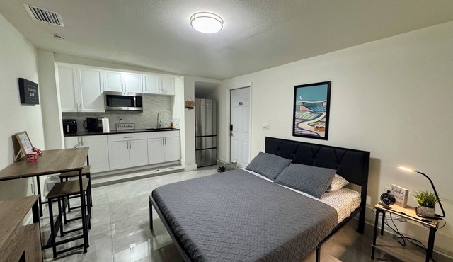 Cozy Studio Apartment in WPB, very close to the airport