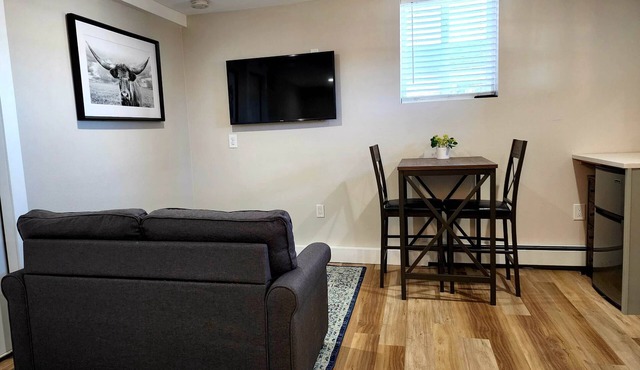 Cozy studio apartment at the base of South Table Mountain