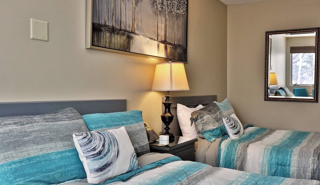 Cozy Studio at Killington Center: Close to it all with pool, bus and discounted ski rentals. 441