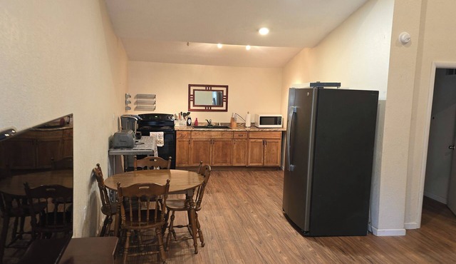Cozy Studio Barndominium in welcoming Plant City with AC/Heat and private