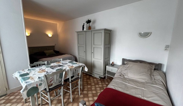 Cozy studio between downtown and thermal baths with WIFI