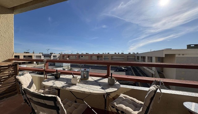 Cozy Studio by the Beach with Balcony & Parking - Pet Friendly