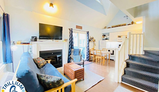 Cozy Studio Loft with 2 Baths Next to the Slopes