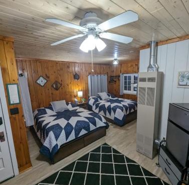 Cozy Studio Cabin #5 Riverside Point Resort