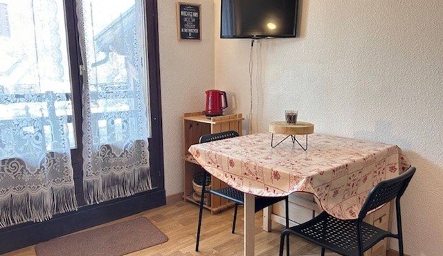 Cozy Studio Cabin, Sleeps 4, Entrance of Risoul 1850, Near Shops & Free Shuttle