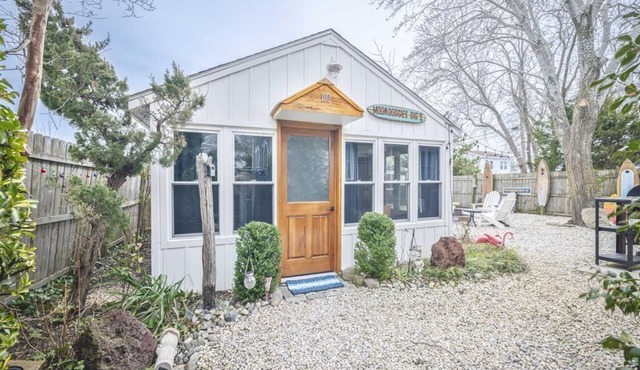 Cozy Studio Cabin w/Fire Pit Yard | Walk to Beach