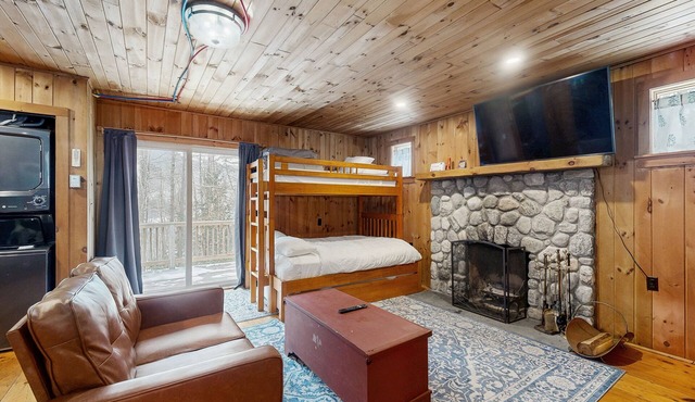 Cozy studio cabin w/seasonal mountain views, wrap-around deck, window a/c, bbq