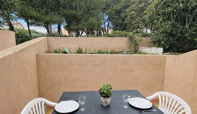 Cozy Studio Cabin with Pool, Terrace, and Parking in Tranquil Narbonne Plage