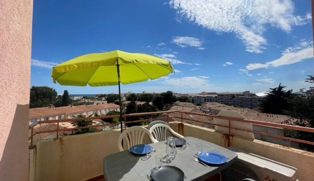 "Cozy Studio Cabine avec Terrasse, Clim, et Parking à 500m de la Plage à Sète"