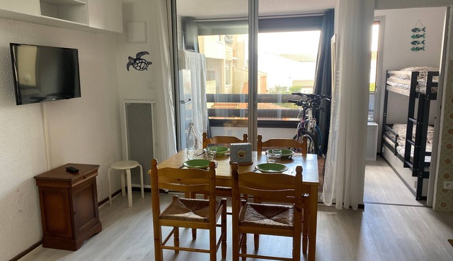 Cozy Studio Cabine in Port Leucate - Steps from Beach, Sleeps 4, Parking, Bicycles Included