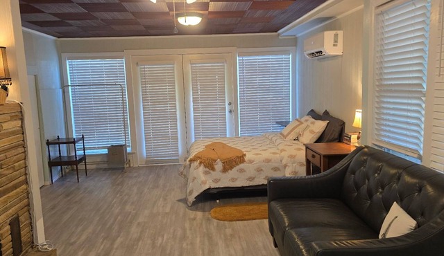 Cozy Studio close to fun in Tulsa