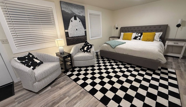 Cozy studio close to Walla Walla University and Roger’s Bakery.