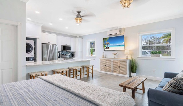 Cozy Studio Condo in Sebastian!