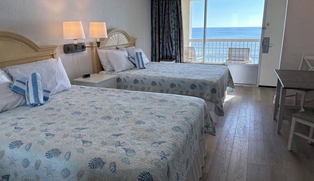 Cozy studio condo with direct ocean view in amazing Daytona Beach