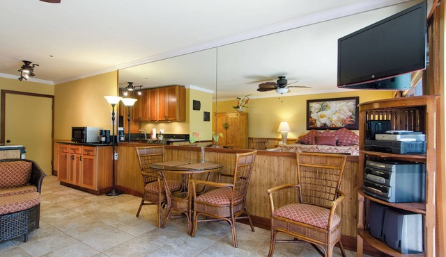 Cozy studio condo with AC and WiFi in charming Koloa/Poipu