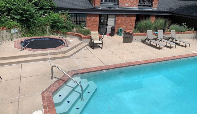 Cozy studio condo with pool, garage, and spa in amazing Boulder Colorado