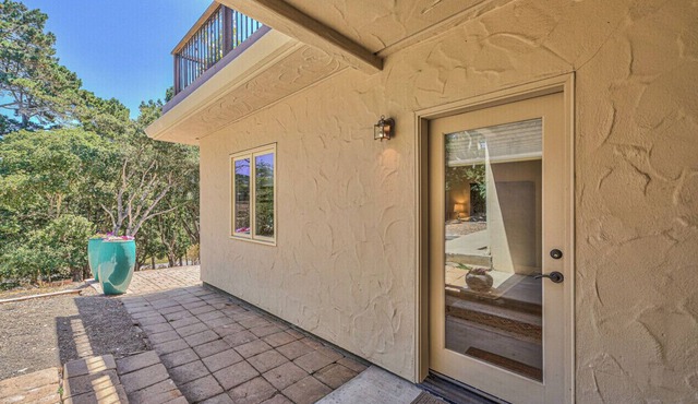 Cozy studio "Del Monte Oaks " Rental-Great for extended stays with WiFi access