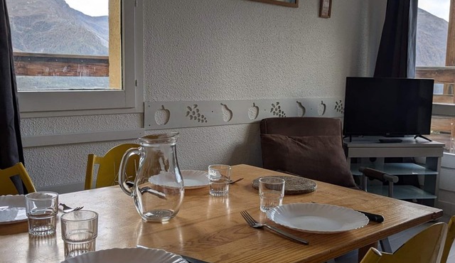 Cozy Studio for 5 with Balcony & Ski-in/Ski-out Access in Orcières - WiFi, Near Sports Complex