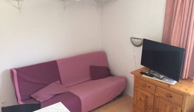 Cozy Studio for 2: Near Slopes & Shops, Free Parking, Ski Locker, Mountain View