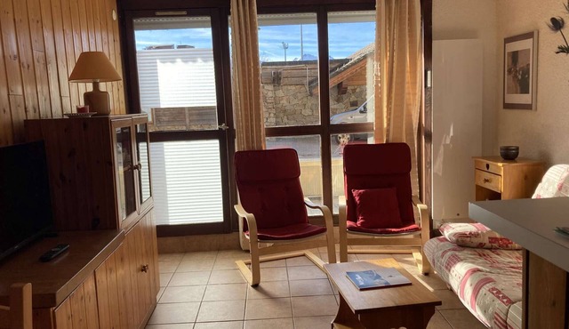 Cozy Studio for 4 in Alpe d'Huez, Ski-In/Ski-Out, South-Facing Terrace, Pet-Friendly