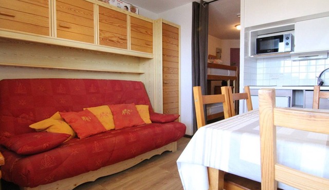 Cozy Studio for 4 in Alpe d'Huez, Close to Slopes & Shops, Balcony, Pets Welcome