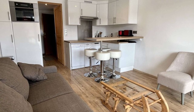 Cozy Studio for 4 in Alpe d'Huez Center – Near Slopes & Amenities, South-Facing Terrace