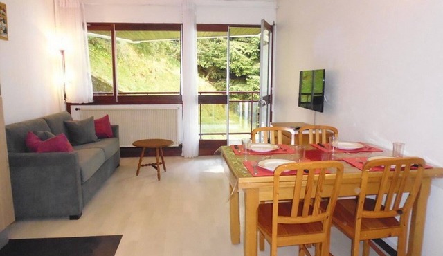 Cozy Studio for 4 near Slopes & Shops with Balcony and Forest View