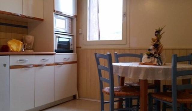 "Cozy Studio for 4 Near Ski Slopes with Free Parking & Ski Locker"