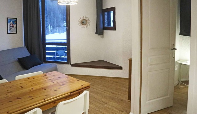 Cozy studio for 4, ski-in/ski-out, south-facing balcony, central location