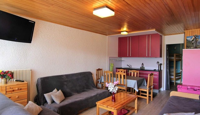 Cozy Studio for 4 with Balcony, South Exposure, Pet-Friendly, Near Ski Lift in Alpe d'Huez