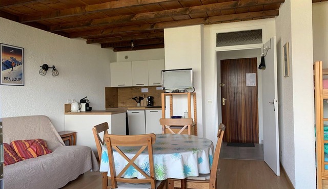 Cozy studio for 4 with balcony, ski-in/ski-out