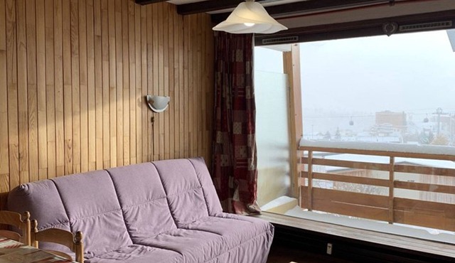 Cozy Studio for 4 with South-Facing Balcony, Near Slopes and Shops - Pet Friendly