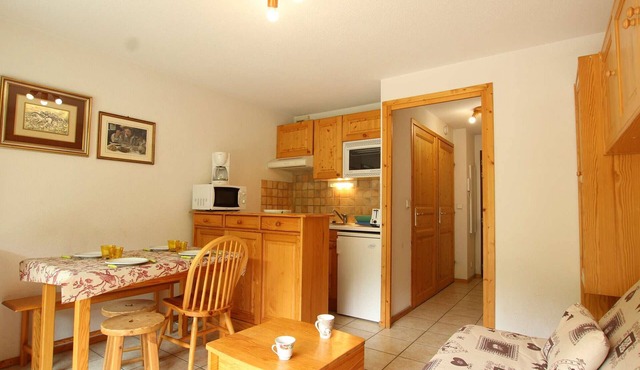 Cozy Studio for 4 with South-Facing Terrace in Serre-Chevalier