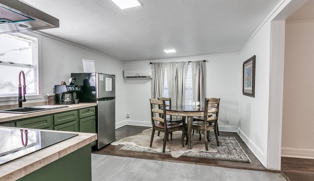 Cozy Studio for Two, 5 Minutes to Fairgrounds