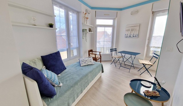 Cozy Studio for 4 in Central Châtelaillon-Plage, Steps from Beach