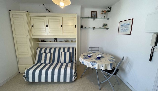 Cozy Studio 20m from the Beach - Sleeps 2