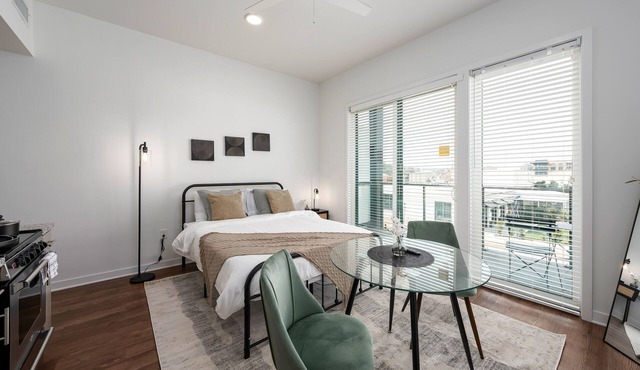 Cozy Studio Getaway in DT Bham l Private Balcony
