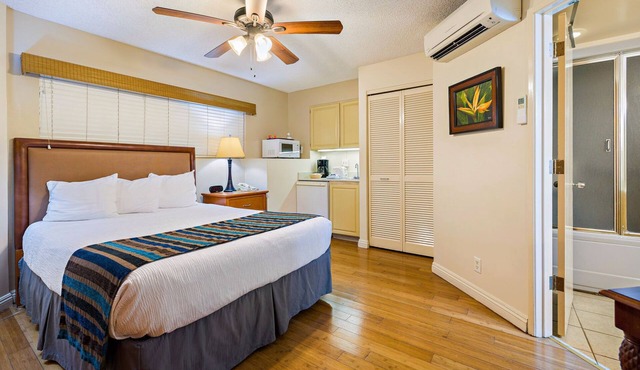Cozy Studio Hotel Stay w/Resort Amenities