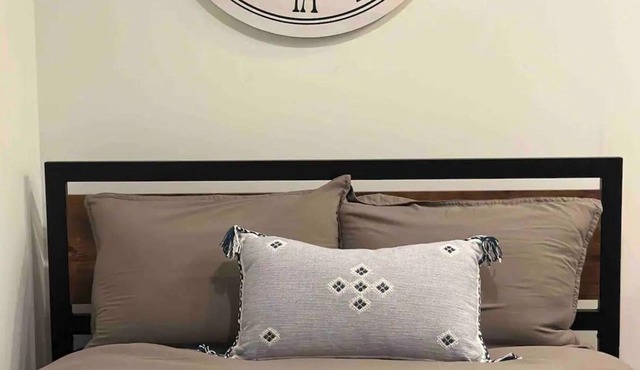 Cozy studio in adorable Lancaster