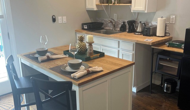 Cozy studio in adorable Nashville with WiFi, AC