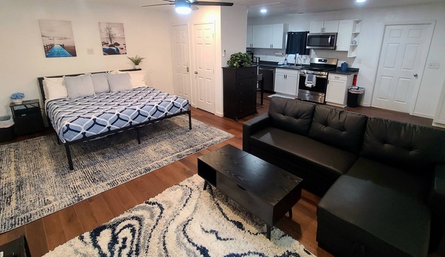 Cozy Studio in beautiful SugarHouse, King Bed, WiFi, AC