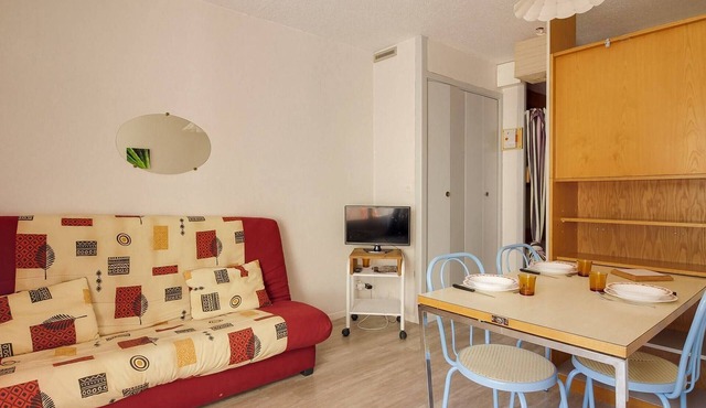 Cozy Studio in Cauterets: Garden, Parking, Near Gondola & City Center. Sleeps 4