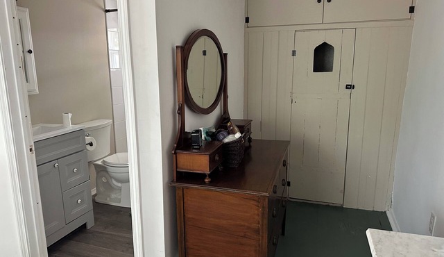 Cozy Studio in Charming Las Vegas Compound just a block from the Plaza