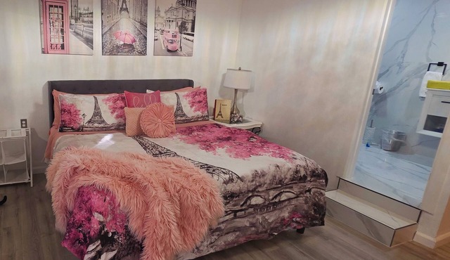 Cozy studio in delightful Las Vegas with WiFi, AC
