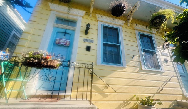 Cozy studio in enchanting New Orleans Neighborhood with AC, WiFi