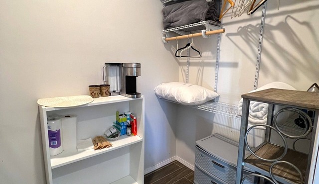 Cozy studio in fabulous Chula Vista with AC, WiFi, Washer and Dryer.