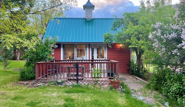 Cozy studio in gorgeous Salmon with AC, WiFi, Hot tub