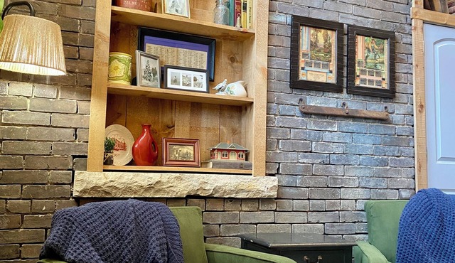 Cozy Studio in Historic Building on Girard Square Open Loft with King Size Bed