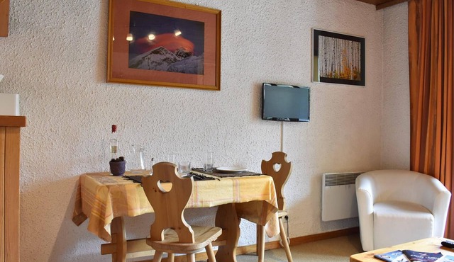 Cozy Studio in Meribel Center, Steps from Slopes and Shops, Sleeps 4